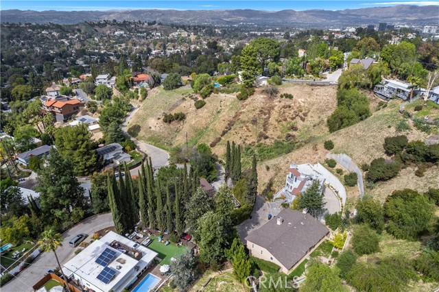 4630 Esparto Street, Woodland Hills CA: https://media.crmls.org/medias/c13a0bfd-c06c-46e4-8bbf-8ede3b00fbdb.jpg