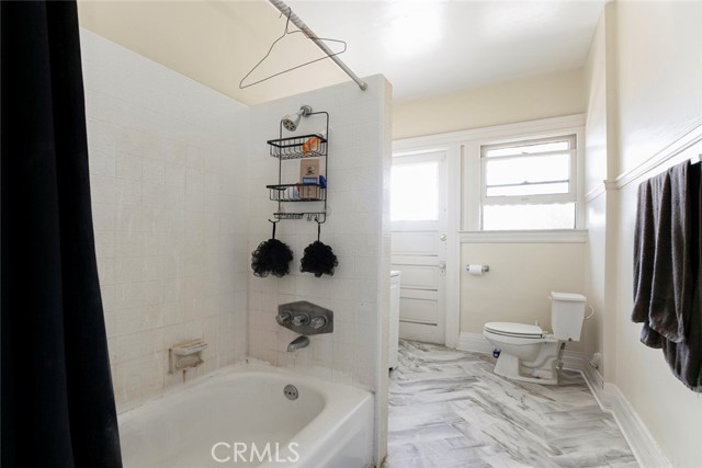 325 S Los Robles Avenue, Pasadena CA: https://media.crmls.org/medias/c13a304c-5d19-496a-bc81-68474425de69.jpg