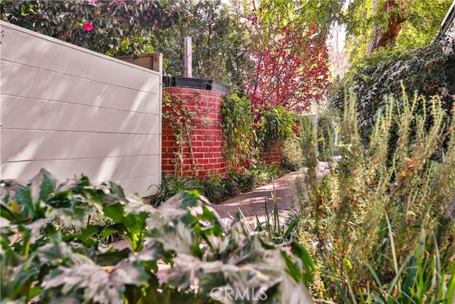 Detail Gallery Image 14 of 15 For 5389 1/2 Village, Los Angeles,  CA 90016 - 2 Beds | 1 Baths