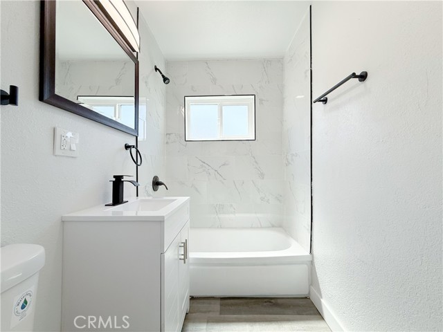 2109 E 113th Street, Los Angeles CA: https://media.crmls.org/medias/c13a726e-3566-4166-9ccd-5862388e4219.jpg