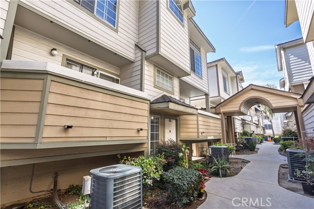 Detail Gallery Image 2 of 18 For 11150 Glenoaks #160,  Pacoima,  CA 91331 - 3 Beds | 2 Baths