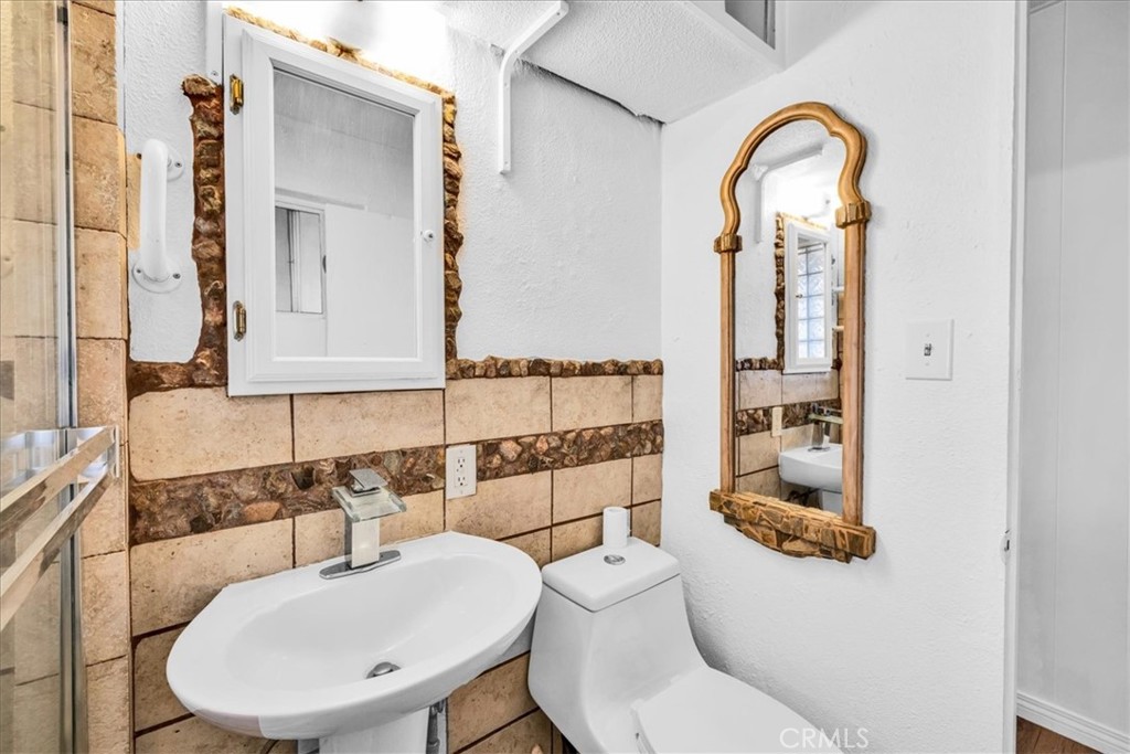 https://media.crmls.org/medias/c13be691-e160-4331-821d-939b6cb36cb2.jpg?preset=X-Large