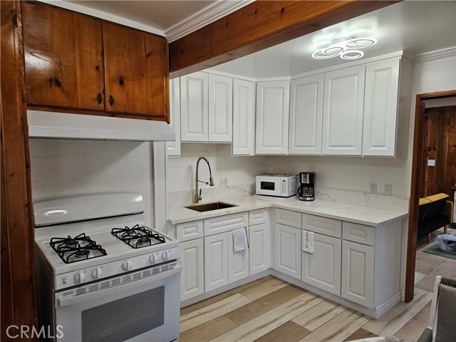 Detail Gallery Image 1 of 5 For 32868 Deer Ln, Running Springs,  CA 92382 - 2 Beds | 2 Baths