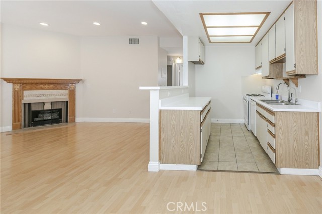 620 N 6th Street, Burbank CA: https://media.crmls.org/medias/c13c5990-a8f1-4613-b3dc-7e47b3d06155.jpg