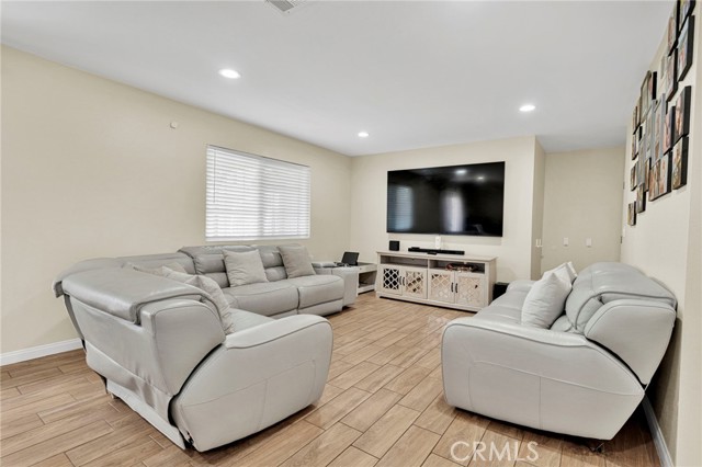 Detail Gallery Image 4 of 56 For 14396 Mojave Ln, Victorville,  CA 92394 - 4 Beds | 2 Baths