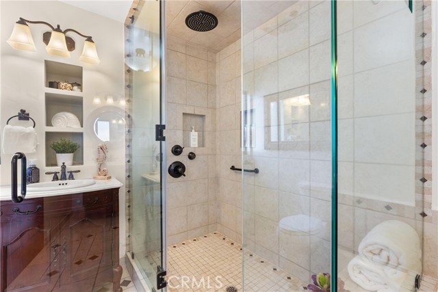 Image 22 of 41 For 3520 Alma  