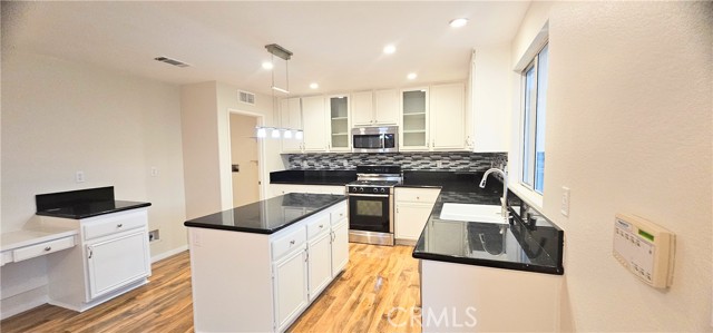 Detail Gallery Image 8 of 29 For 23501 Mountain Breeze, Murrieta,  CA 92562 - 4 Beds | 2/1 Baths