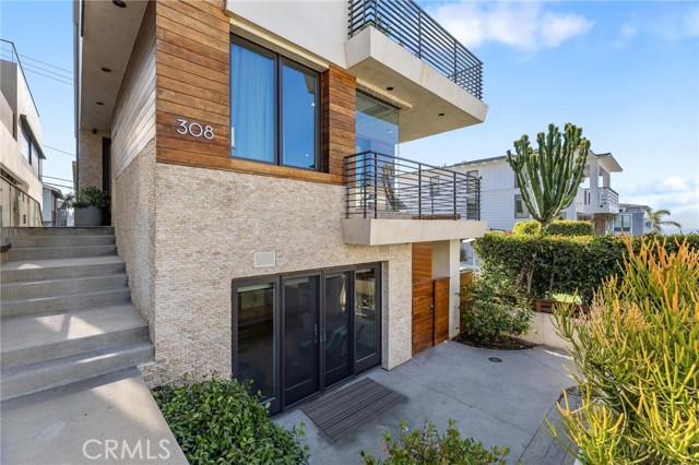 Detail Gallery Image 6 of 67 For 308 17th St, Manhattan Beach,  CA 90266 - 4 Beds | 3/1 Baths