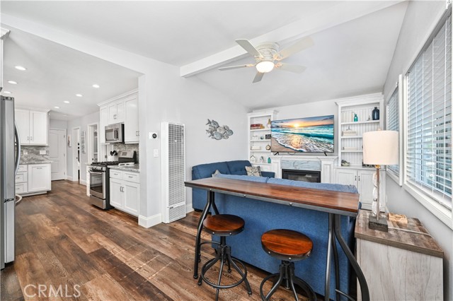 121 25th, Newport Beach CA: https://media.crmls.org/medias/c13ff645-d03f-44fa-a21e-df55f516a555.jpg