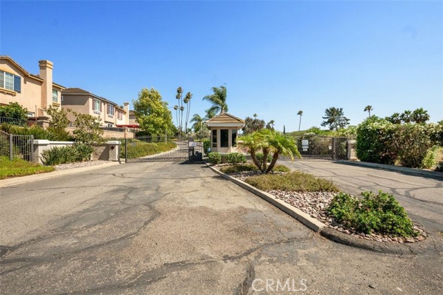 81 Via Larga Vista, Bonsall CA: https://media.crmls.org/medias/c140c4f2-25eb-4568-a12b-6bcb83cd979e.jpg