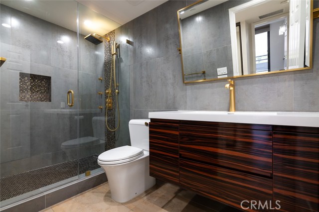 Detail Gallery Image 20 of 57 For 343 Pioneer Dr #504,  Glendale,  CA 91203 - 3 Beds | 2 Baths