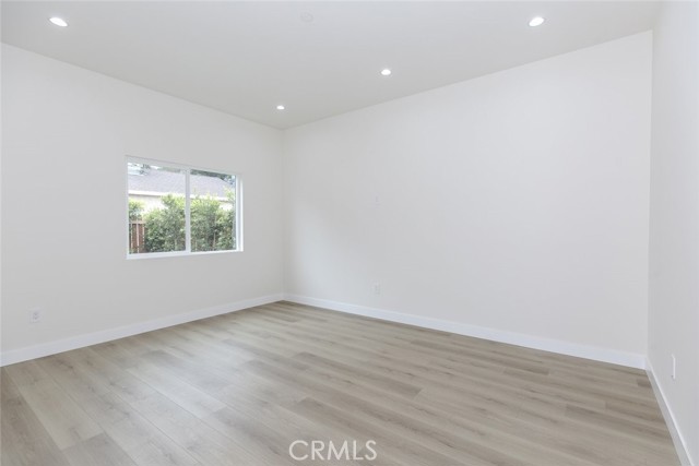 15009 Wyandotte Street, Van Nuys CA: https://media.crmls.org/medias/c14219d8-7d9a-4621-9d88-25fde46bb903.jpg