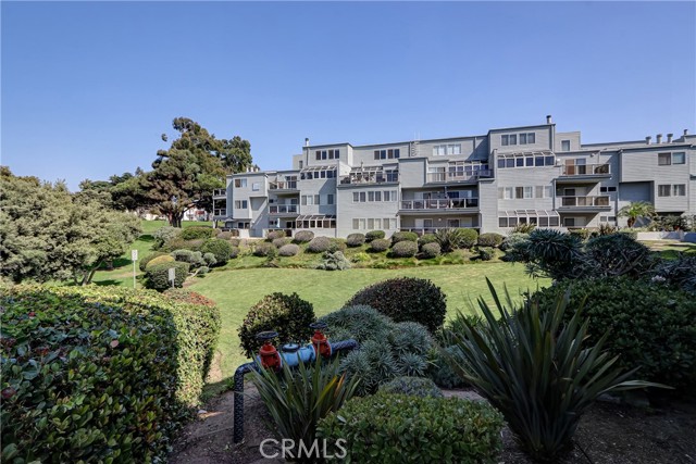 250 The Village #102, Redondo Beach, California 90277, 1 Bedroom Bedrooms, ,1 BathroomBathrooms,Residential,For Sale,The Village #102,SB25234286