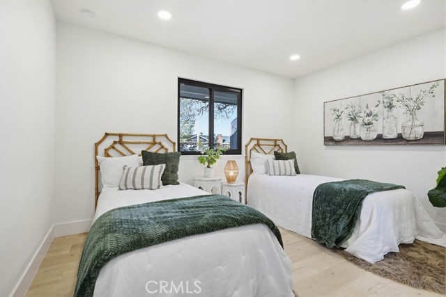 Detail Gallery Image 17 of 28 For 410 W Crystal View, Orange,  CA 92865 - 5 Beds | 3 Baths