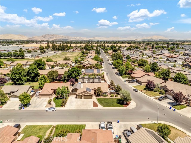 Detail Gallery Image 10 of 54 For 300 S Lombardi St, Porterville,  CA 93257 - 4 Beds | 2 Baths