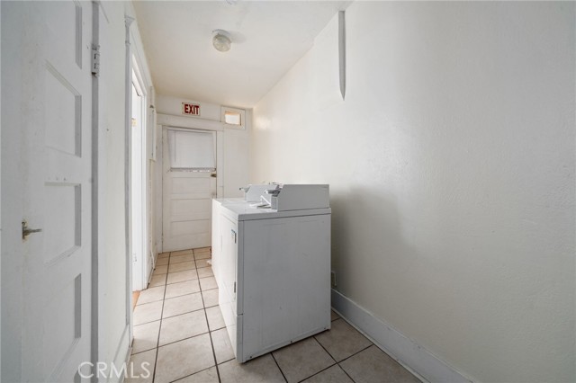 1412 S Victoria Avenue, Los Angeles CA: https://media.crmls.org/medias/c1455189-9bcd-42b3-8822-aa34847ce5e9.jpg