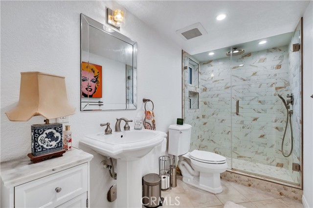 Detail Gallery Image 31 of 40 For 114 S Prospect #6,  Redondo Beach,  CA 90277 - 3 Beds | 2/1 Baths