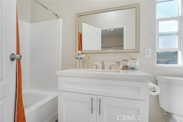 Detail Gallery Image 9 of 25 For 8250 Lankershim Bld #122,  North Hollywood,  CA 91605 - 2 Beds | 2 Baths
