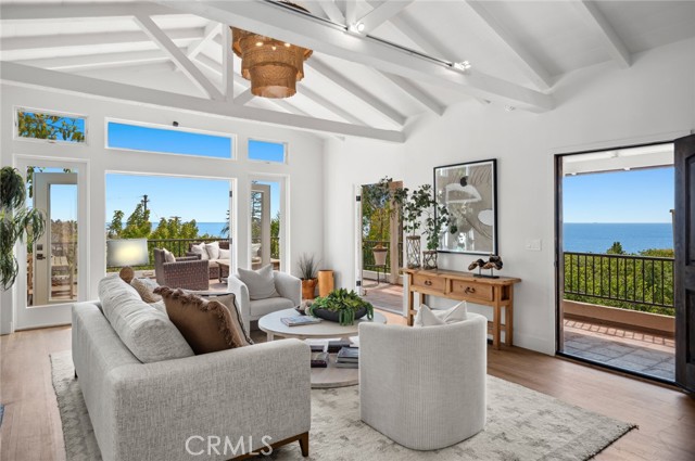 Detail Gallery Image 1 of 30 For 31402 Ocean View St, Laguna Beach,  CA 92651 - 3 Beds | 3/1 Baths