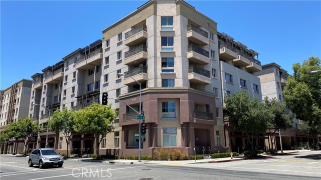 931 E Walnut St #109, Pasadena, CA 91106