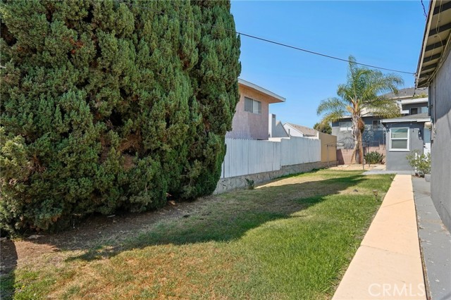 813 W Beach Avenue, Inglewood CA: https://media.crmls.org/medias/c1479a3b-a33b-472a-ba43-dd53c8cd8c0a.jpg