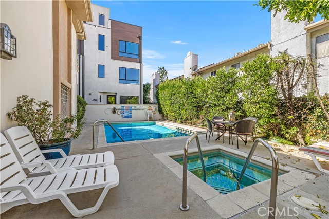 Detail Gallery Image 22 of 25 For 5715 Etiwanda Ave #4,  Tarzana,  CA 91356 - 3 Beds | 3 Baths
