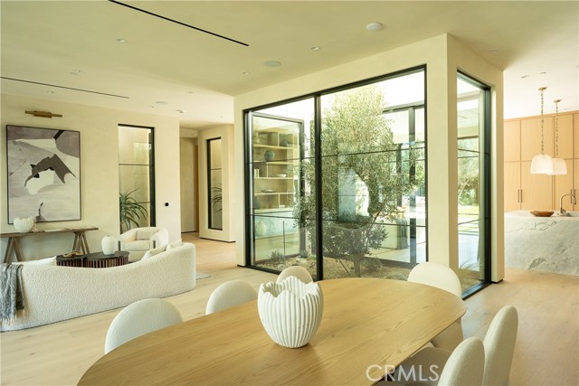 Detail Gallery Image 12 of 36 For 23340 Collins, Woodland Hills,  CA 91367 - 4 Beds | 4/1 Baths