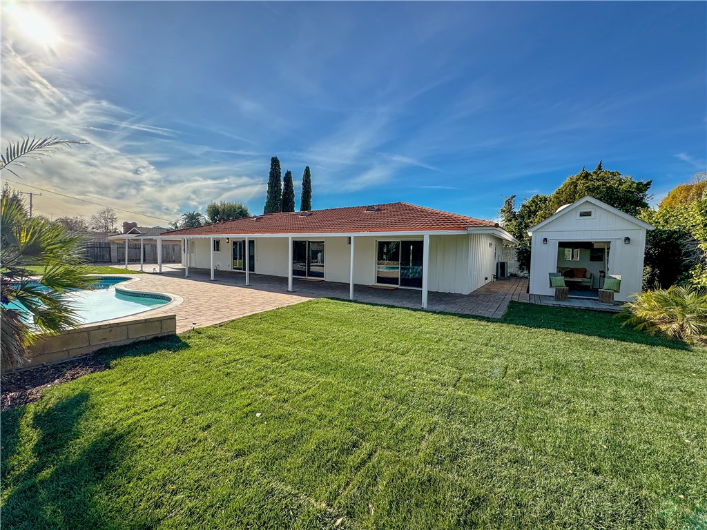 Detail Gallery Image 2 of 19 For 18292 Leafwood Ln, North Tustin,  CA 92705 - 4 Beds | 2/1 Baths