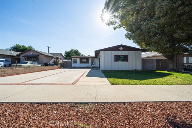 Detail Gallery Image 2 of 34 For 214 E Colorado Ave, Glendora,  CA 91740 - 3 Beds | 2 Baths