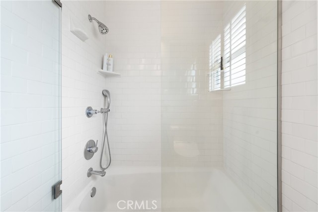 6860 E Roxanne Way, Long Beach CA: https://media.crmls.org/medias/c148cc42-33e6-4b56-a25d-851b6f50797f.jpg
