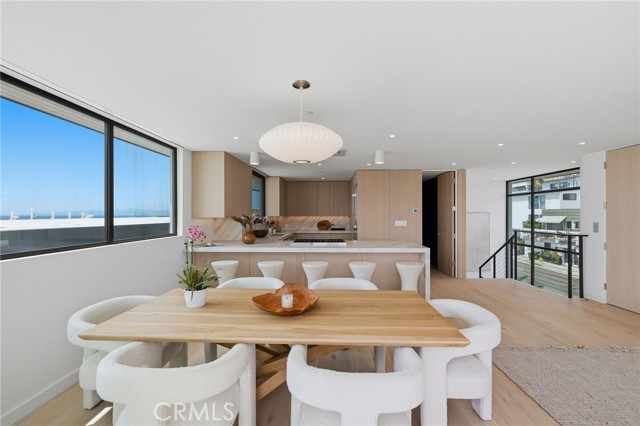 Dining to Kitchen