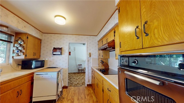 125 Hilton Street, Madera CA: https://media.crmls.org/medias/c14a0173-9c28-4c0e-8430-f9bdcb20faf7.jpg