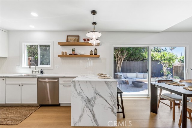5309 E Appian Way, Long Beach CA: https://media.crmls.org/medias/c14ab068-e4f1-4f0c-bb02-fb2def731587.jpg