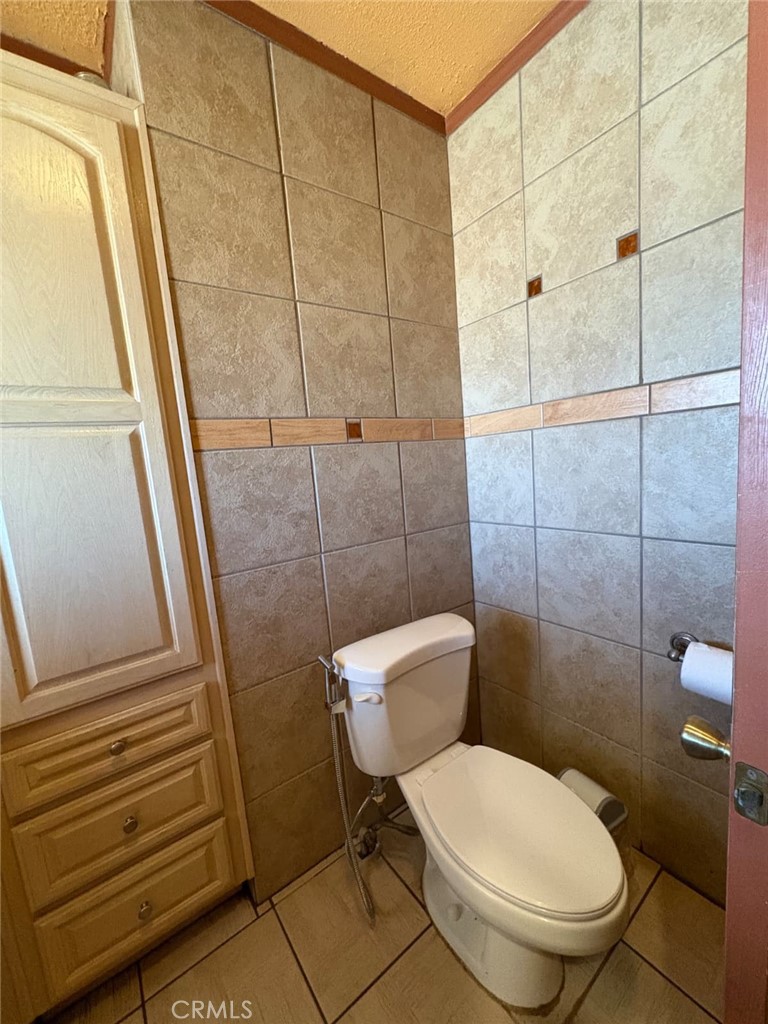 https://media.crmls.org/medias/c14ad579-83d4-4bc5-90a1-b230a754c17a.jpg?preset=X-Large