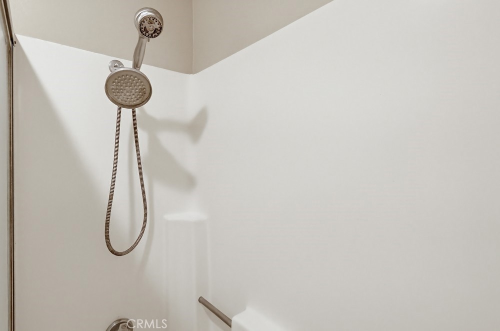 https://media.crmls.org/medias/c14ae7b9-0d23-4c1d-9ae4-1560bcd726ce.jpg?preset=X-Large