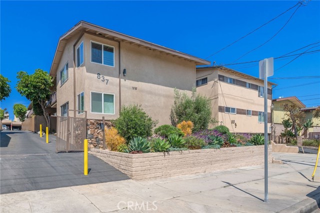 Image 3 of 17 For 837 Beach Avenue