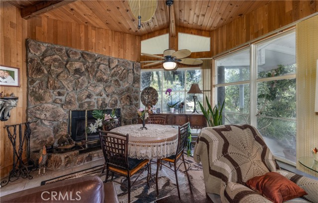 2242 Oak Crest Drive, Riverside CA: https://media.crmls.org/medias/c14c58d4-cd7e-4b64-be15-1b555c012d90.jpg