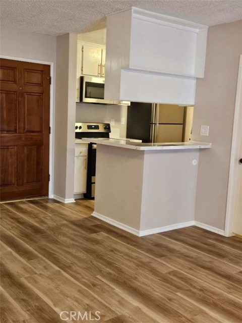 Detail Gallery Image 8 of 20 For 18307 Burbank, Tarzana,  CA 91356 - 1 Beds | 1 Baths