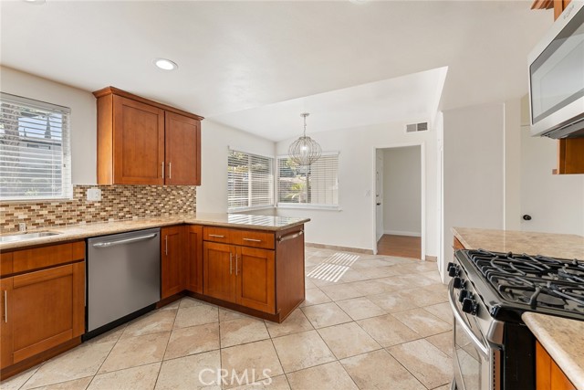 Detail Gallery Image 13 of 30 For 5618 Wilhelmina Ave, Woodland Hills,  CA 91367 - 3 Beds | 2 Baths