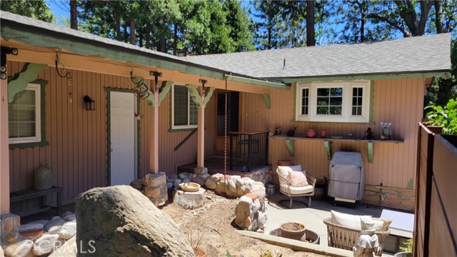 Detail Gallery Image 2 of 27 For 221 Darfo Dr, Crestline,  CA 92325 - 3 Beds | 2 Baths