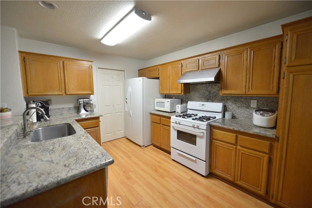 Detail Gallery Image 12 of 31 For 13440 Banning St, Fontana,  CA 92336 - 3 Beds | 2/1 Baths