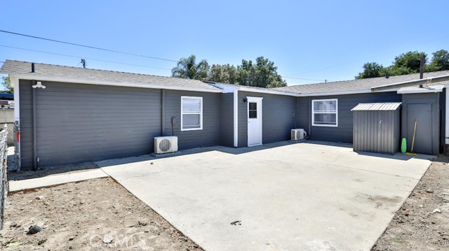1113 S Golden West Avenue, Santa Ana CA: https://media.crmls.org/medias/c14e70ed-6e2b-47d5-a94a-b6c1224cd004.jpg