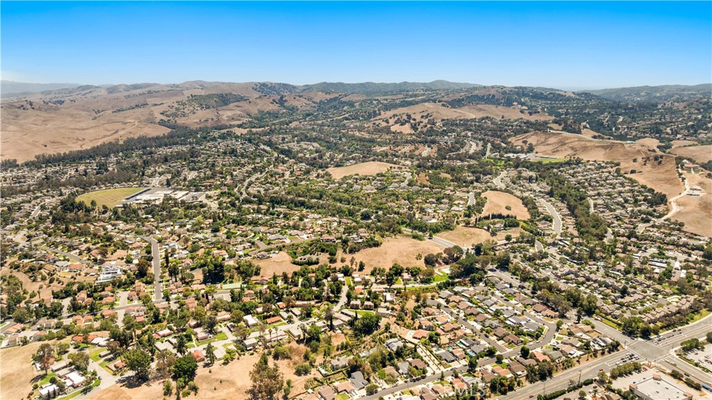 https://media.crmls.org/medias/c14eab5e-05db-4f47-8acd-118862fa31c4.jpg?preset=X-Large