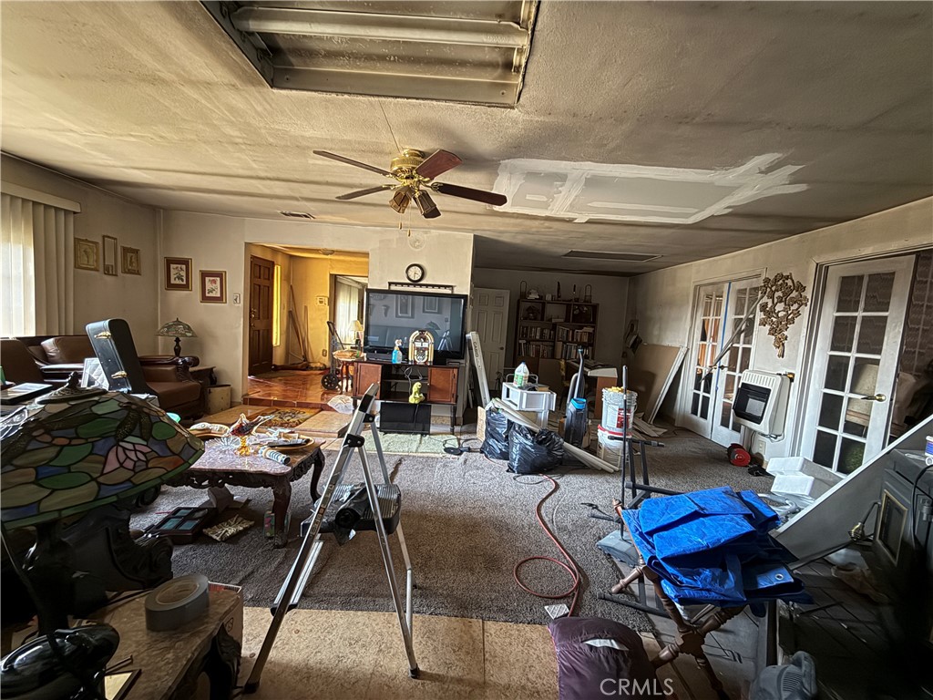 https://media.crmls.org/medias/c14ee0fa-619a-4565-b0ec-ec08542083bd.jpg?preset=X-Large