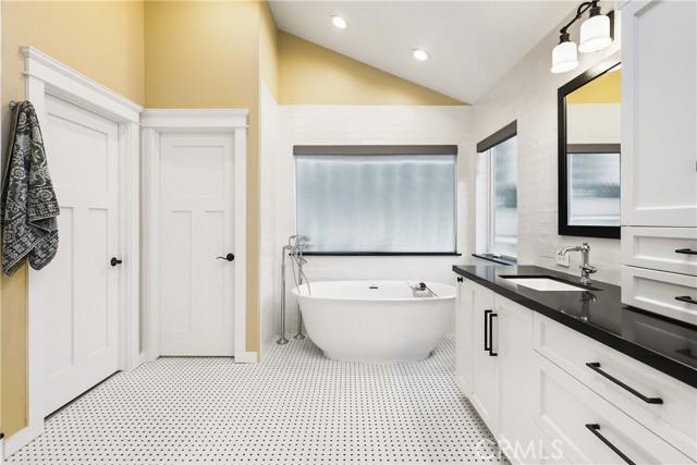 Detail Gallery Image 42 of 71 For 1314 19th St, Manhattan Beach,  CA 90266 - 5 Beds | 4/2 Baths