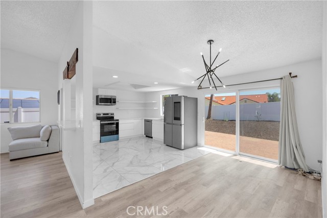 29817 Sloop Drive, Canyon Lake CA: https://media.crmls.org/medias/c151339f-3ef3-4141-8b86-ac2d80818d97.jpg