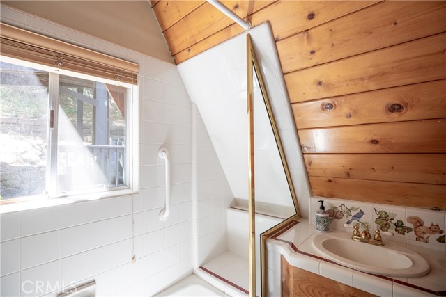 24032 Skyland Drive, Crestline CA: https://media.crmls.org/medias/c151b9c2-6157-4e00-9515-2e1827a211a0.jpg