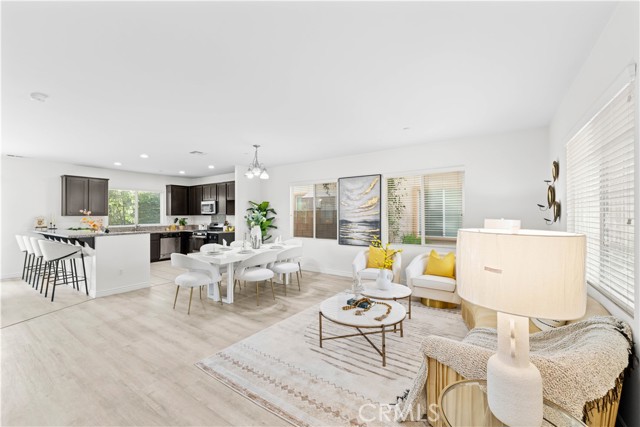 Detail Gallery Image 4 of 33 For 16502 Cadence Ln, Fontana,  CA 92336 - 3 Beds | 2/1 Baths