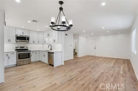 18547 Collins Street, Tarzana CA: https://media.crmls.org/medias/c151e0a3-d635-4dea-8139-872785df55d4.jpg