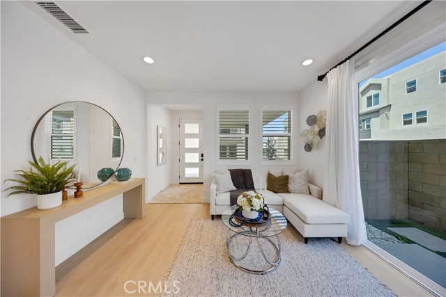 Detail Gallery Image 9 of 72 For 251 Tank, Irvine,  CA 92618 - 4 Beds | 3/1 Baths
